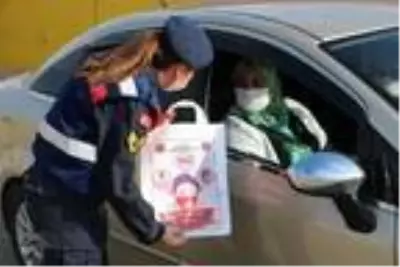 Jandarma yol uygulamasında kadına yönelik şiddete dikkat çekti Jandarma yol uygulamasında kadına yönelik şiddete dikkat çekti