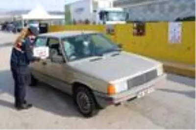 Jandarma yol uygulamasında kadına yönelik şiddete dikkat çekti Jandarma yol uygulamasında kadına yönelik şiddete dikkat çekti