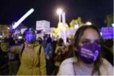 Kadıköy'de 'Kadına Şiddetle Mücadele Günü'nde eylem Kadıköy'de 'Kadına Şiddetle Mücadele Günü'nde eylem