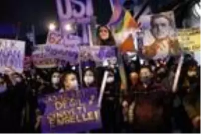 Kadıköy'de 'Kadına Şiddetle Mücadele Günü'nde eylem Kadıköy'de 'Kadına Şiddetle Mücadele Günü'nde eylem