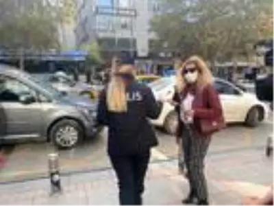 Son dakika haber | KADIKÖY'DE POLİS KADES'İ TANITTI, KADINLARA KARANFİL DAĞITILDI Son dakika haber | KADIKÖY'DE POLİS KADES'İ TANITTI, KADINLARA KARANFİL DAĞITILDI