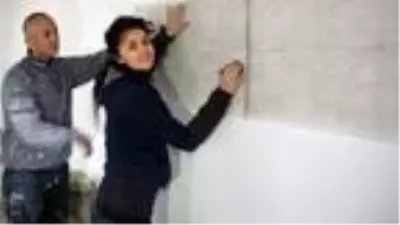 Kadın nakkaş, cami duvarlarını şekillendiriyor Kadın nakkaş, cami duvarlarını şekillendiriyor