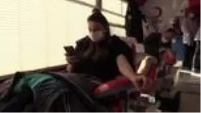 Kadına şiddete dikkati çekmek için vatandaşlar kan bağışında bulundu Kadına şiddete dikkati çekmek için vatandaşlar kan bağışında bulundu