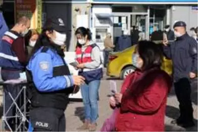 Son dakika haber! Kadına şiddete hayır için broşür dağıtıp bilgilendirdiler Son dakika haber! Kadına şiddete hayır için broşür dağıtıp bilgilendirdiler