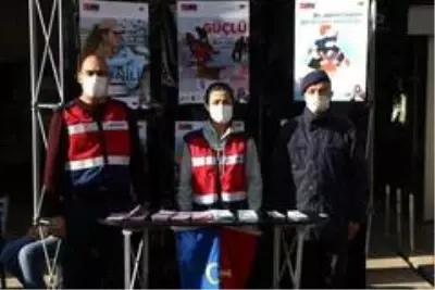 Son dakika haber! Kadına şiddete hayır için broşür dağıtıp bilgilendirdiler Son dakika haber! Kadına şiddete hayır için broşür dağıtıp bilgilendirdiler