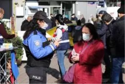 Son dakika haber! Kadına şiddete hayır için broşür dağıtıp bilgilendirdiler Son dakika haber! Kadına şiddete hayır için broşür dağıtıp bilgilendirdiler