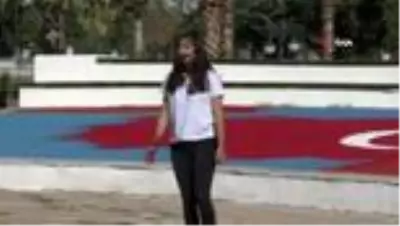 Kadına şiddete sokak tiyatrosu ile dikkat çektiler Kadına şiddete sokak tiyatrosu ile dikkat çektiler