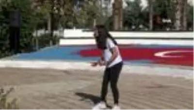 Kadına şiddete sokak tiyatrosu ile dikkat çektiler Kadına şiddete sokak tiyatrosu ile dikkat çektiler