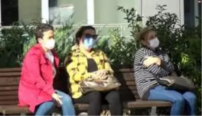 Kadına şiddete sokak tiyatrosu ile dikkat çektiler Kadına şiddete sokak tiyatrosu ile dikkat çektiler