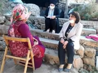Kadınlar, kadınlara şiddetle mücadele kapsamında haklarını anlatıyor Kadınlar, kadınlara şiddetle mücadele kapsamında haklarını anlatıyor
