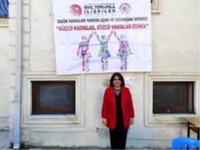 Kadınlar, kadınlara şiddetle mücadele kapsamında haklarını anlatıyor Kadınlar, kadınlara şiddetle mücadele kapsamında haklarını anlatıyor