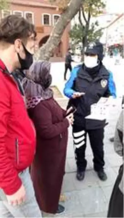 Kağıthane'de KADES kapsamında kadına şiddete karşı broşür dağıtıldı Kağıthane'de KADES kapsamında kadına şiddete karşı broşür dağıtıldı