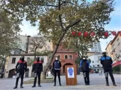 Kağıthane'de KADES kapsamında kadına şiddete karşı broşür dağıtıldı Kağıthane'de KADES kapsamında kadına şiddete karşı broşür dağıtıldı