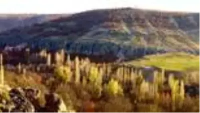 Kapadokya'yı andıran 2 bin yıllık antik kentte sonbahar güzelliği Kapadokya'yı andıran 2 bin yıllık antik kentte sonbahar güzelliği