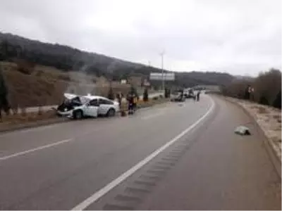 Karabük'te 2 ayrı trafik kazası : 1'i çocuk 4 yaralı Karabük'te 2 ayrı trafik kazası : 1'i çocuk 4 yaralı