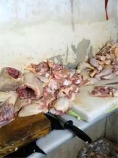 Kayseri'de uygunsuz koşullarda et parçalayan 4 işletmeye 111 bin TL ceza Kayseri'de uygunsuz koşullarda et parçalayan 4 işletmeye 111 bin TL ceza