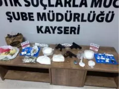 Son dakika haberleri! Yakalanacaklarını anlayınca uyuşturucuyu toprağa karıştırmışlar Son dakika haberleri! Yakalanacaklarını anlayınca uyuşturucuyu toprağa karıştırmışlar