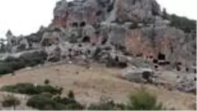Kazılarda Roma dönemine ait sarnıç ve kale surları ortaya çıkarıldı Kazılarda Roma dönemine ait sarnıç ve kale surları ortaya çıkarıldı