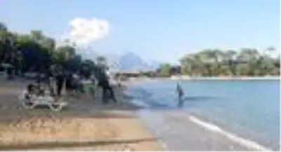 Kemer'de 30 dakikada iki mevsim bir arada yaşanıyor Kemer'de 30 dakikada iki mevsim bir arada yaşanıyor