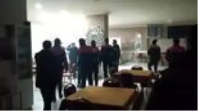 Son dakika haberleri | Kıraathanede oyun oynayan 23 kişiye 65 bin 700 lira idari para cezası Son dakika haberleri | Kıraathanede oyun oynayan 23 kişiye 65 bin 700 lira idari para cezası