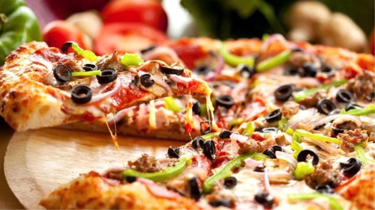 Kızılay'dan 'askıda pizza' kampanyası Ekonomi