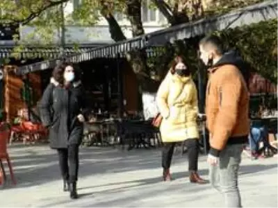 - Kosova'da halk korona virüse aldırış etmeden sokakları doldurdu - Kosova'da halk korona virüse aldırış etmeden sokakları doldurdu