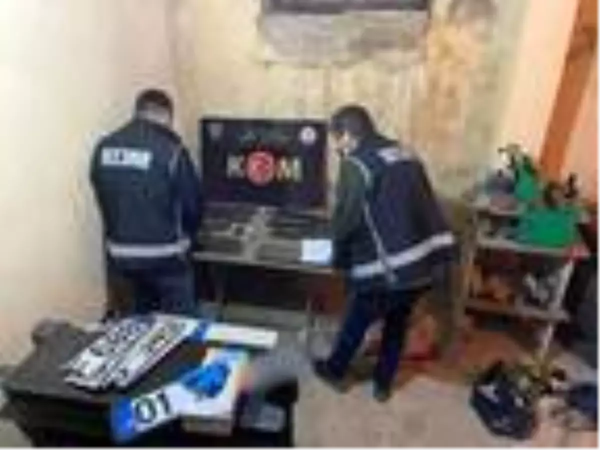 Kuaförün bodrum katında sahte plaka basmışlar