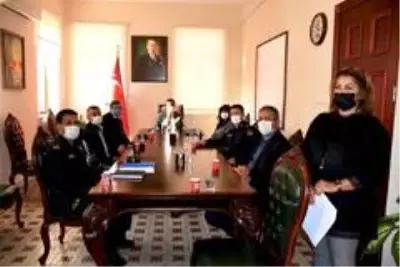 Kuşadası kadına yönelik şiddete karşı 'tek vücut' oldu Kuşadası kadına yönelik şiddete karşı 'tek vücut' oldu