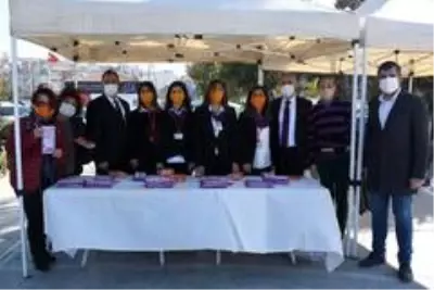 Kuşadası kadına yönelik şiddete karşı 'tek vücut' oldu Kuşadası kadına yönelik şiddete karşı 'tek vücut' oldu