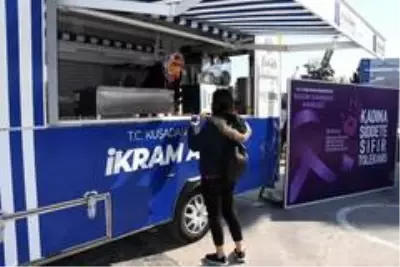 Kuşadası kadına yönelik şiddete karşı 'tek vücut' oldu Kuşadası kadına yönelik şiddete karşı 'tek vücut' oldu