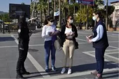Marmaris'te Polis ve Jandarma kadına yönelik şiddete karşı broşür dağıttı Marmaris'te Polis ve Jandarma kadına yönelik şiddete karşı broşür dağıttı