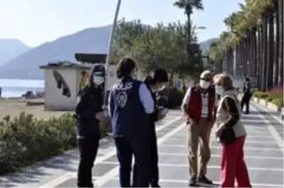 Marmaris'te Polis ve Jandarma kadına yönelik şiddete karşı broşür dağıttı Marmaris'te Polis ve Jandarma kadına yönelik şiddete karşı broşür dağıttı