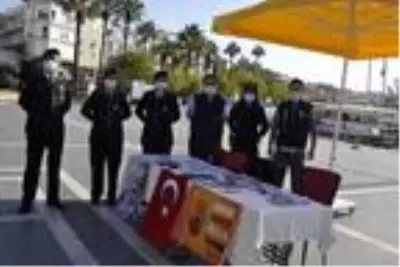 Marmaris'te polis ve jandarma şiddete karşı uyarı broşürü dağıttı Marmaris'te polis ve jandarma şiddete karşı uyarı broşürü dağıttı