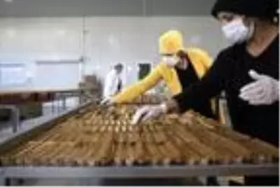 Evinde üretmeye başladığı Mevlevi tatlısını şimdi dünyaya satıyor Evinde üretmeye başladığı Mevlevi tatlısını şimdi dünyaya satıyor