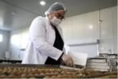 Evinde üretmeye başladığı Mevlevi tatlısını şimdi dünyaya satıyor Evinde üretmeye başladığı Mevlevi tatlısını şimdi dünyaya satıyor