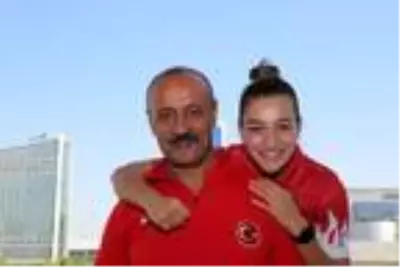 Milli boksör Buse Naz Çakıroğlu: Kadın takımı olarak olimpiyatlarda madalya alacağımıza inanıyorum Milli boksör Buse Naz Çakıroğlu: Kadın takımı olarak olimpiyatlarda madalya alacağımıza inanıyorum