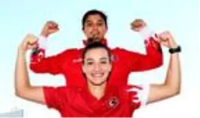 Milli boksör Buse Naz Çakıroğlu: Kadın takımı olarak olimpiyatlarda madalya alacağımıza inanıyorum Milli boksör Buse Naz Çakıroğlu: Kadın takımı olarak olimpiyatlarda madalya alacağımıza inanıyorum