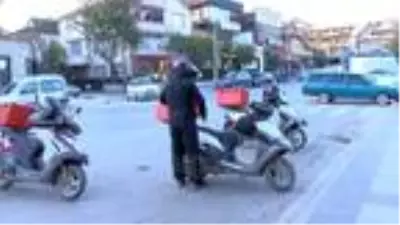 Motosikletli kuryeler müşterilerden kurallara uymasını istedi Motosikletli kuryeler müşterilerden kurallara uymasını istedi