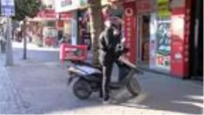 Motosikletli kuryeler müşterilerden kurallara uymasını istedi Motosikletli kuryeler müşterilerden kurallara uymasını istedi