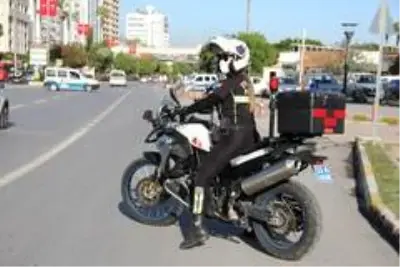 Mersin'in tek motorize kadın trafik polisi Mersin'in tek motorize kadın trafik polisi