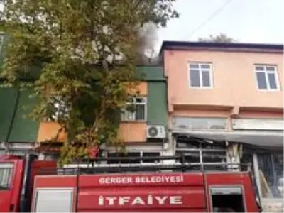 Son dakika haber | Odunlukta korkutan yangın Son dakika haber | Odunlukta korkutan yangın
