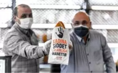Ordu'da ekmek sarılan kağıtlarla kadına yönelik şiddetle mücadeleye dikkat çekildi Ordu'da ekmek sarılan kağıtlarla kadına yönelik şiddetle mücadeleye dikkat çekildi