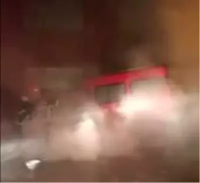 Ordu'da park halindeki minibüs alevlere teslim oldu Ordu'da park halindeki minibüs alevlere teslim oldu