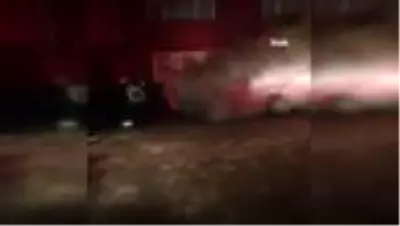 Ordu'da park halindeki minibüs alevlere teslim oldu Ordu'da park halindeki minibüs alevlere teslim oldu