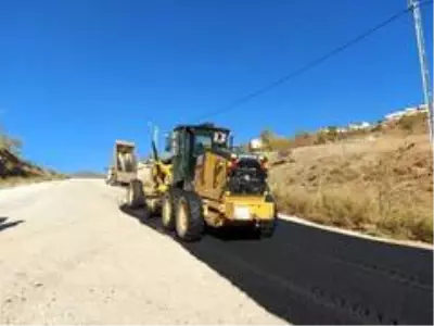Osmaniye'de yol yapım çalışmaları sürüyor Osmaniye'de yol yapım çalışmaları sürüyor