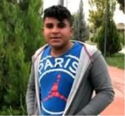 Otomobil, biçerdövere çarptı; 17 yaşındaki sürücü öldü, 2 kuzeni yaralı Otomobil, biçerdövere çarptı; 17 yaşındaki sürücü öldü, 2 kuzeni yaralı