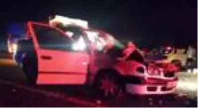 Otomobil, biçerdövere çarptı; 17 yaşındaki sürücü öldü, 2 kuzeni yaralı Otomobil, biçerdövere çarptı; 17 yaşındaki sürücü öldü, 2 kuzeni yaralı