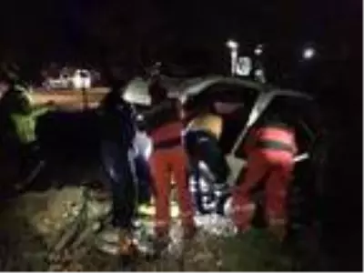 Otomobil refüje çarpıp takla attı, sürücü yaralandı Otomobil refüje çarpıp takla attı, sürücü yaralandı