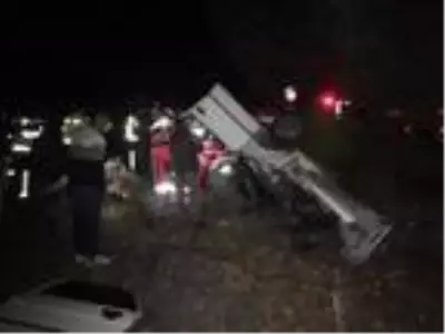 Otomobil refüje çarpıp takla attı, sürücü yaralandı Otomobil refüje çarpıp takla attı, sürücü yaralandı