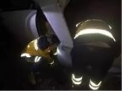 Otomobil refüje çarpıp takla attı, sürücü yaralandı Otomobil refüje çarpıp takla attı, sürücü yaralandı